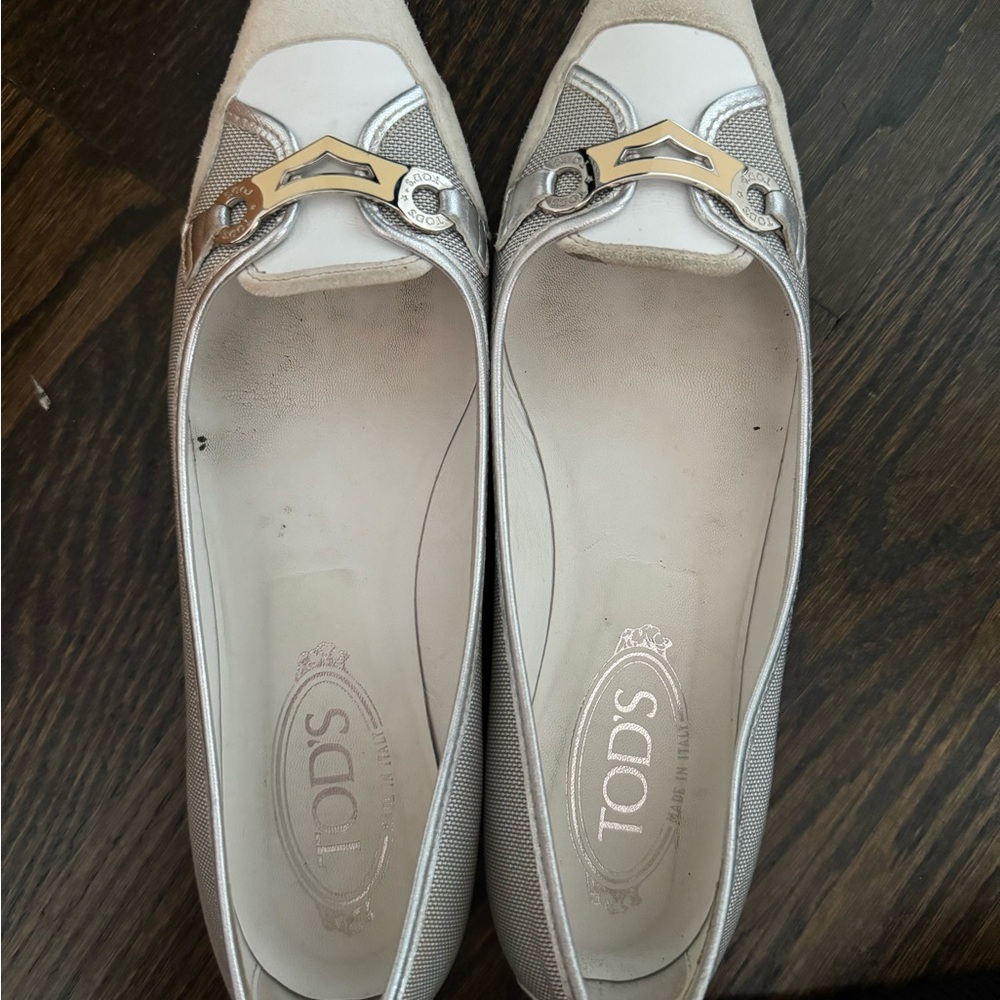 Tod's Silver Flats, Square Pointed Toe, Silver and Off White Plate on toe size 9